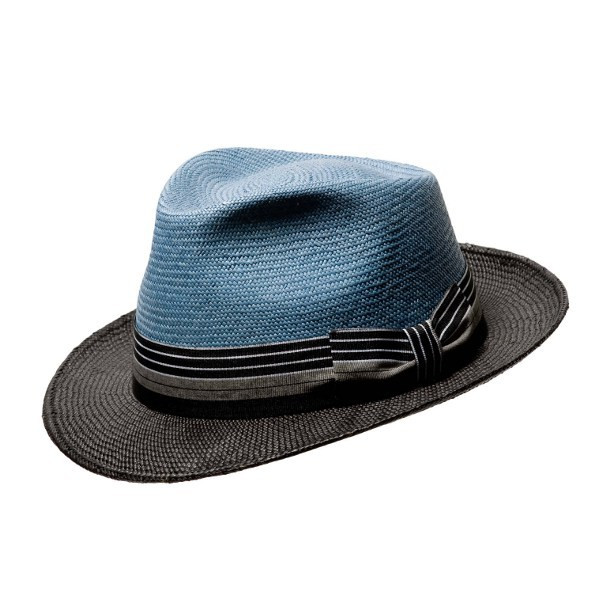 Panamahut "Chepo" mit blauem Kopfteil und schwarzer Krempe. Mehrfarbig gestreiftes Hutband.