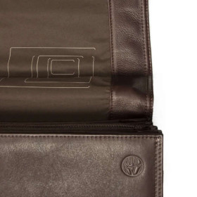 Detail der Harold's Laptop-Aktentasche aus braunem Leder.