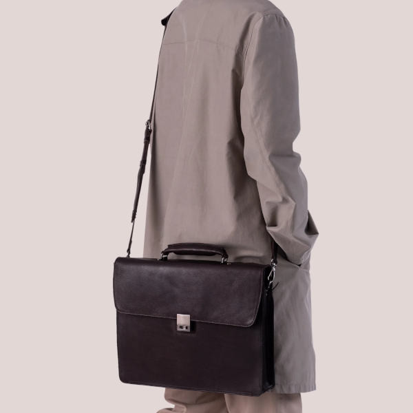 Braune Harold's Aktentasche mit Handgriff und Schultergurt. Mit Laptopfach. Aus weichem Leder.