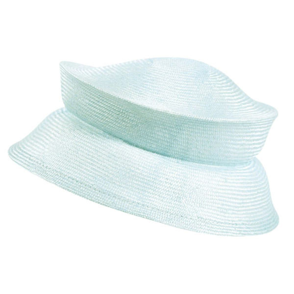 Damenhut aus glanzvollem Sisal-Stroh. Kann flach zusammengefaltet werden. Farbe: Swissblau.